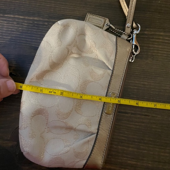 Coach signature tan gold wristlet - Picture 5 of 5